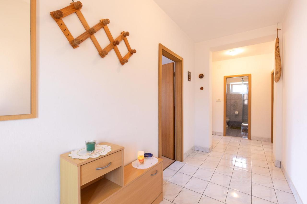 2-Bedroom Krk Apartment - Near Krk Beaches & Town! Krk Town Esterno foto