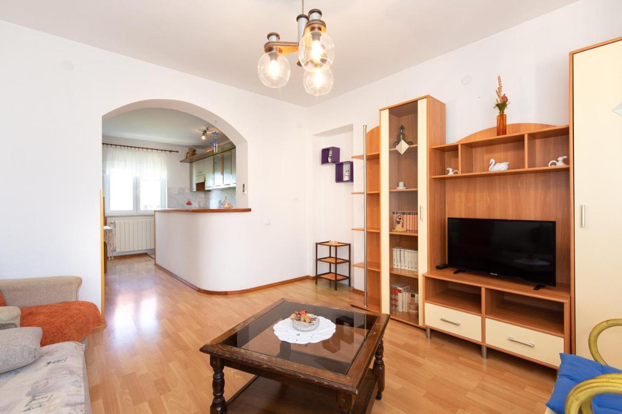 2-Bedroom Krk Apartment - Near Krk Beaches & Town! Krk Town Esterno foto