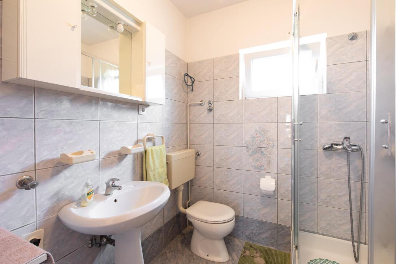 2-Bedroom Krk Apartment - Near Krk Beaches & Town! Krk Town Esterno foto